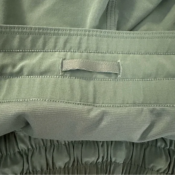 Lululemon Hotty Hot Short II 2.5" Frosted Pine Size 12 - Picture 10 of 10